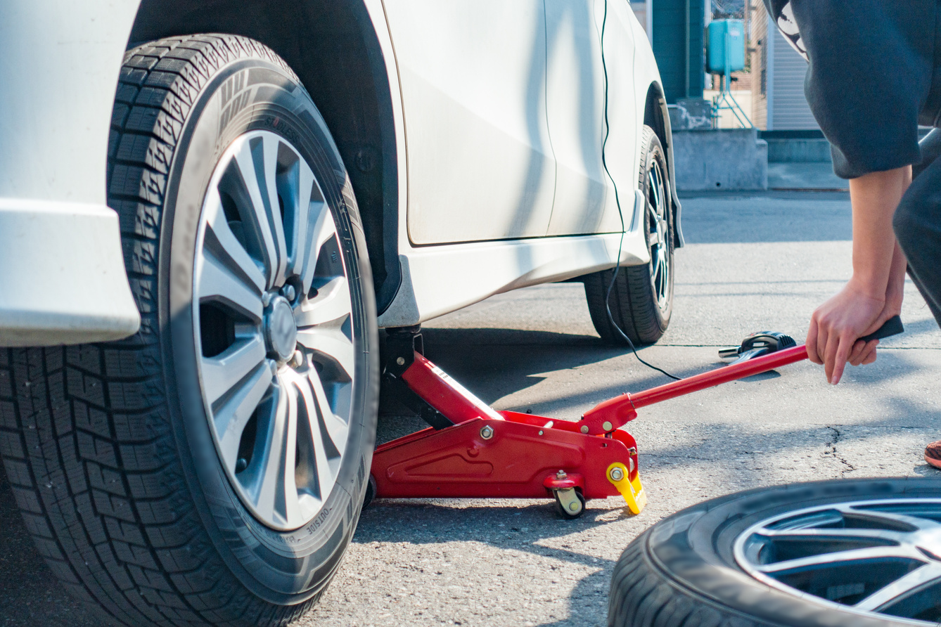 タイヤ交換イメージ